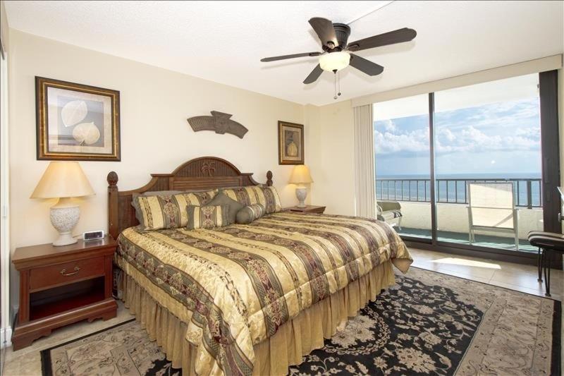 Popular attractions Area Nearby Property